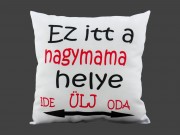 Díszpárna fehér Ez itt a nagymama helye 28cm